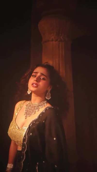 Ayesha's 'Nasha'