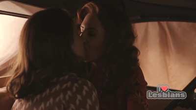 Abbi Jacobson &amp;amp; D'Arcy Carden (A League Of Their Own - s01e05 - Scene #2)