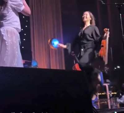Laufey&rsquo;s see through dress and junia&rsquo;s bouncy tits 😩