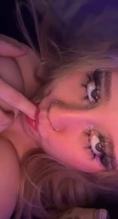 Who wants to titty fuck me?😏