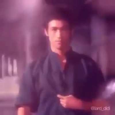 Man I have never thought that Bruce Lee vs Chuck Norris would be this hot