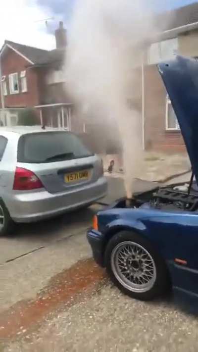 &Acirc;&iexcl;&Acirc;&iexcl;Esto no se hace!! (Y ve a cambiar tu bomba del agua)
