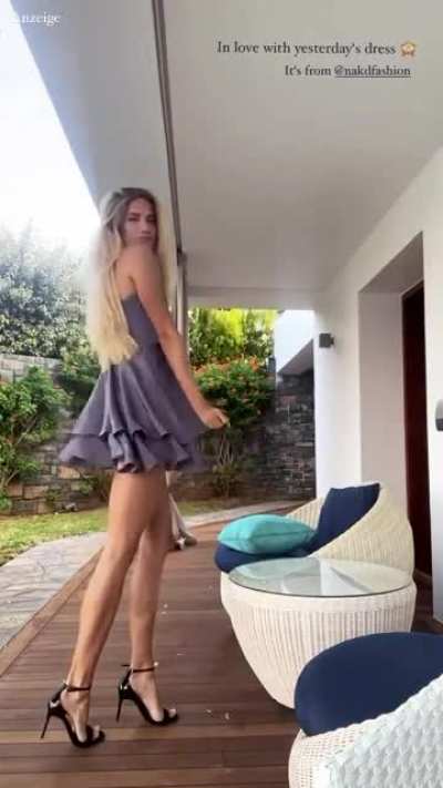 Legs for days!!