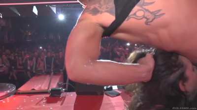 Who here likes a public dickdown?