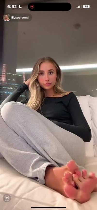 @lilyspersonal I&rsquo;m sorry y&rsquo;all but I gotta say it&hellip;but she has to be the best if not Top 3 TikTok Live feet models..her toe movements are insane!