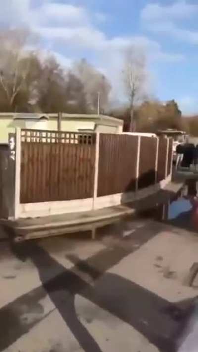 UK street fight featuring a boxer. Hats off to referees