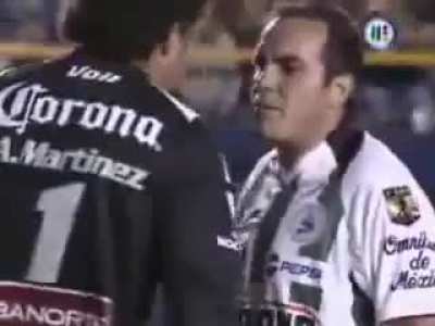 Always enjoyed Cuauhtemoc's contracronicas in DeporTV. This one especially since I'm a Santos fan, it was a honor for us to watch him wear our colors even tho it was for a little bit.