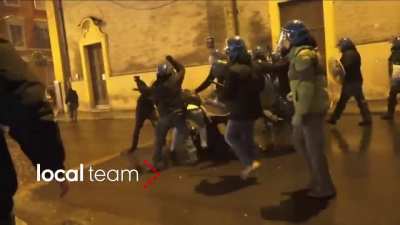 Italian police vs anarchists vol.2 (charge at 0:35)