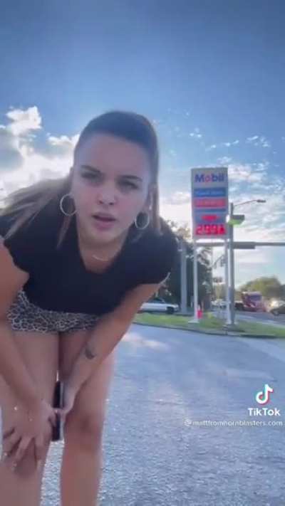 Entitled Karen rear-ends a car, then blames the other driver for it