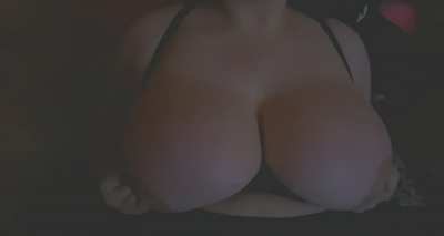 [OC] Undersized bra titty&hellip; pull?