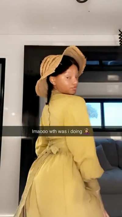 Halle just being Halle 😂 | via Snapchat