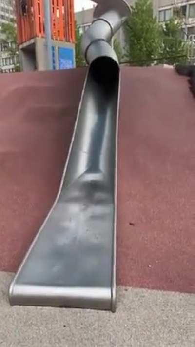 A Boston policeman took it upon himself to personally check the safety of the playground slide. 🤯😨👮&zwj;♂️