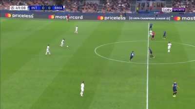 It's things like this that makes Alaba really good at CB. Look at him demanding the ball to keep up the momentum. He is going to be our defensive leader.