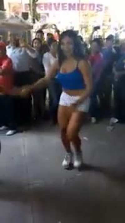Le encargo un merengue de limon cuando termine el cumbi&oacute;n