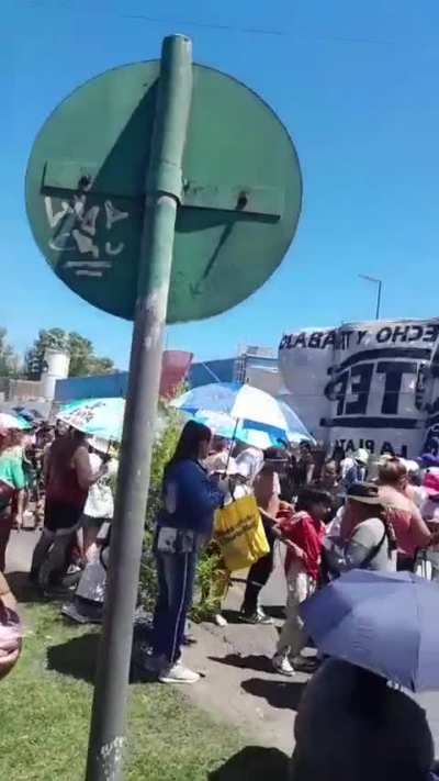Esperando la caja navideña de Carrefour
