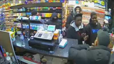 Shop thieves in the shop steal vapes and attack the shopkeeper in Leicester Square.