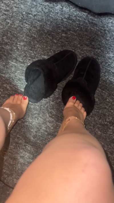 Ugg/slipper content available