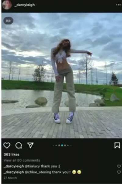 This dad posing like his kids&rsquo; Instagram pictures