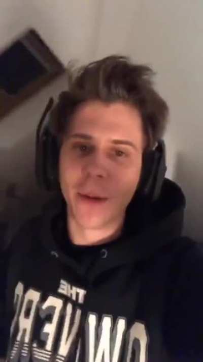 😳