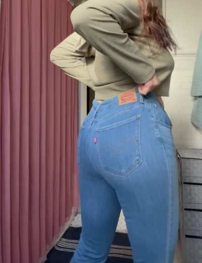If you&rsquo;ve ever wondered how PAWGs get into their jeans&hellip;🍑😇