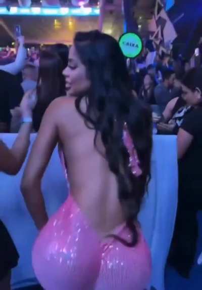 shaking ass