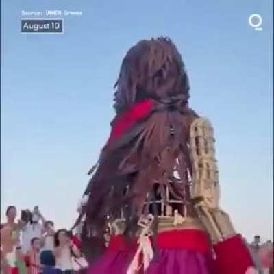 Los kukas ya sacaron a la calle sus robots. La guerra es inminente.