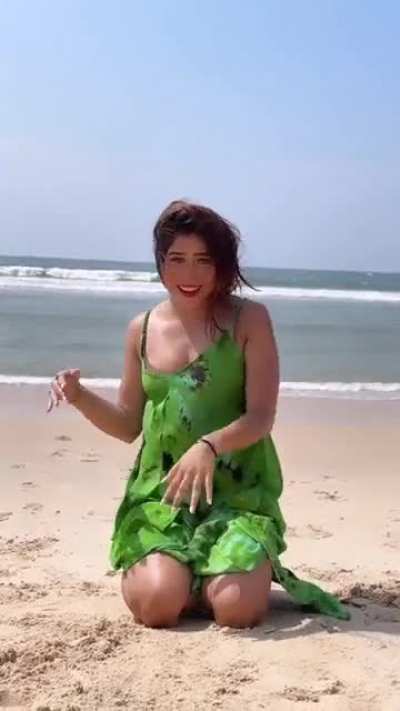 Sofia Ansari 🍑 .. Butt line Clear shown .. This time Real Sofia comes out ... Must watch video 🤩🍑💋❤️<wbr>🍌 Comment Jarur karna ..