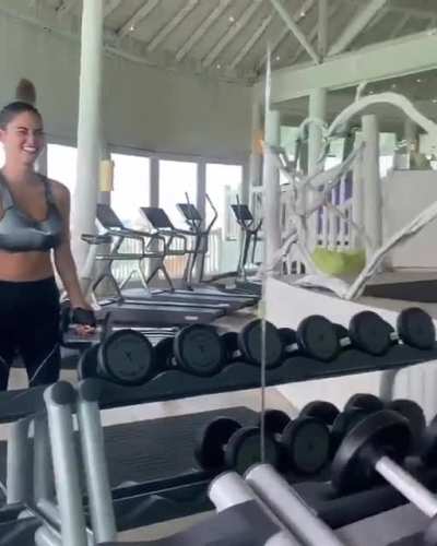 Pia Wurtzbach Exercise Video
