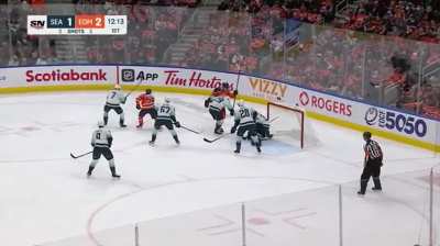 Ryan Nugent-Hopkins and Vince Dunn somehow get their skates stuck together.