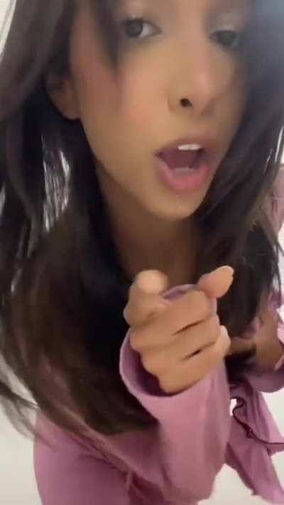The way she moves is unbelievable! - Lauradaniela