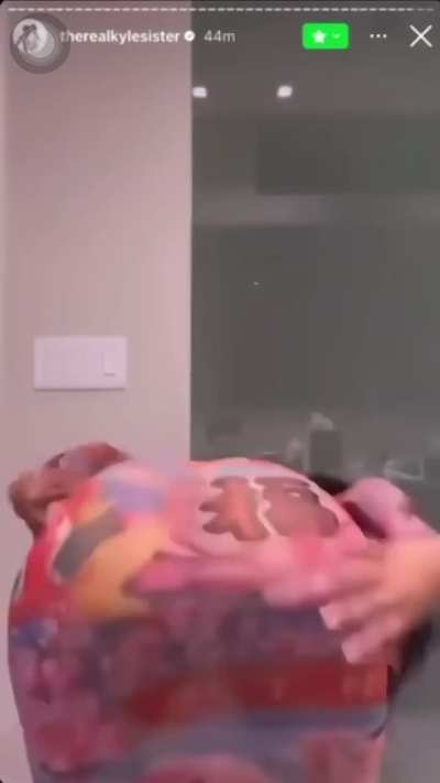 Ari ass clapping 