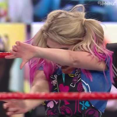 Alexa looking for the best angle 🎬