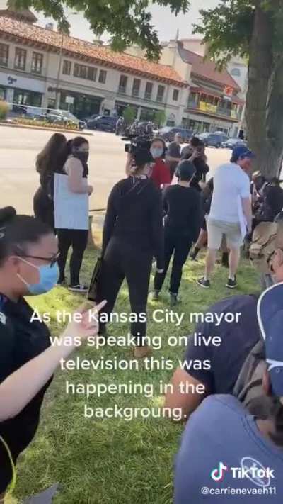 &ldquo;There&rsquo;s a police officer with their knee on someone&rsquo;s back right now!&rdquo;