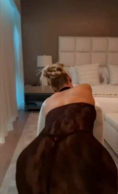 Iggy makin it clap
