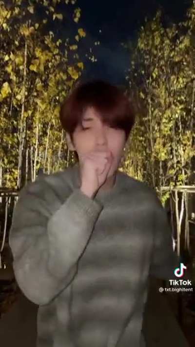 211126 Soobin: Daydreaming about MOA [TikTok]