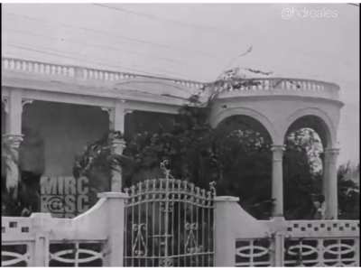 Filmación de Barranquilla en 1923, proveniente del archivo fílmico de la Universidad de Carolina del Sur. Se ven algunas casonas, vendedores ambulantes, el centro y el mercado. Fuente del video:  