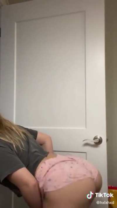 Phat Ass White Girl