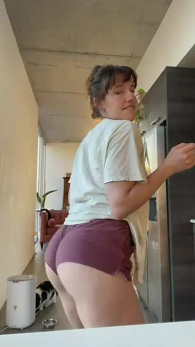 My big booty needs a big pounding