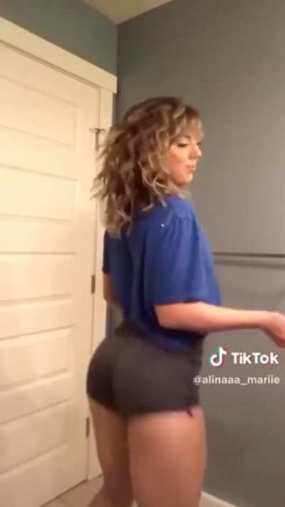 Fit booty but knows how to work 🤤