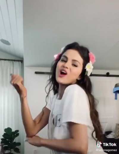 Selena hot AF