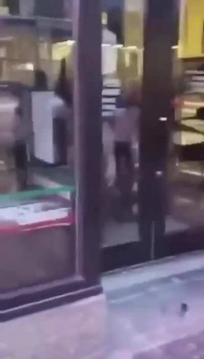 Ground Italians defend their pizza