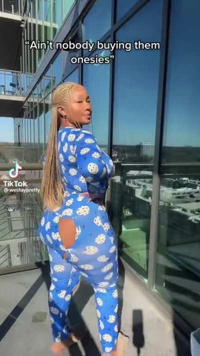 Sexy thicc black girl