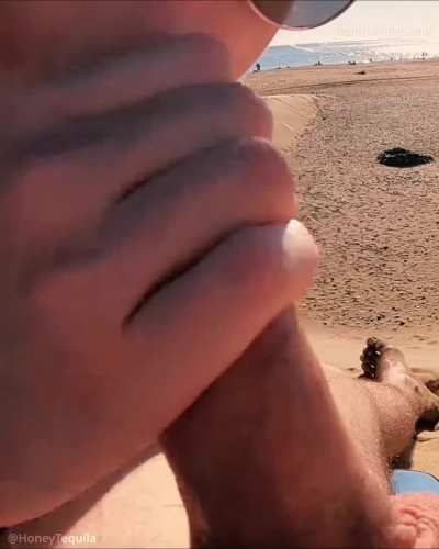 Honey masturbate and blow her boyfriend on a crowded beach of Canary Islands (Honey Tequila) [11:57]