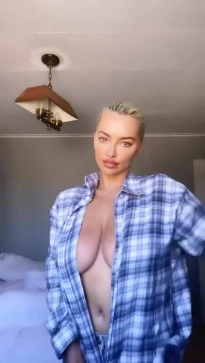 Lindsey Pelas