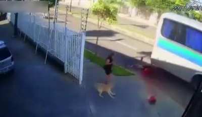 WARNING: VERY GRAPHIC &amp;amp; SAD (Cyclist/bus accident)