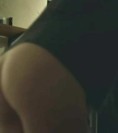 Kate Mara sexy butt