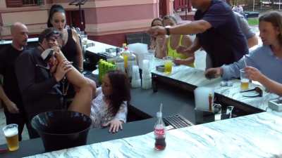 The bartender gave a lesson in proper coctail-making