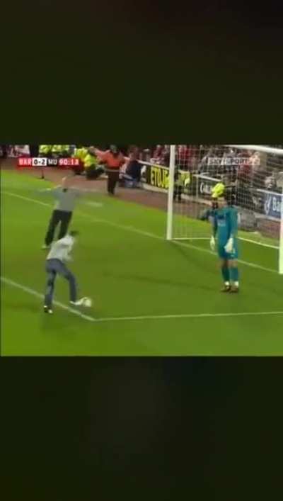 "- gata, fica cmg?" "- s&oacute; na o dia q vc fizer gol numa champions league com assist&ecirc;ncia daquele seu amigo b&ecirc;bado"
