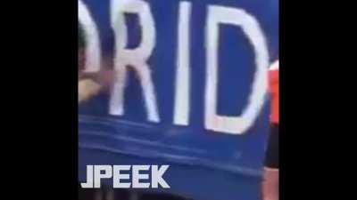 Koşucu Sahneden U&ccedil;an Adam Sabri Gibi D&uuml;ş&uuml;yor