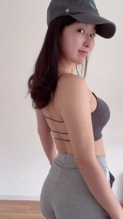 Even in gym clothes Rikakodesu looking sexy